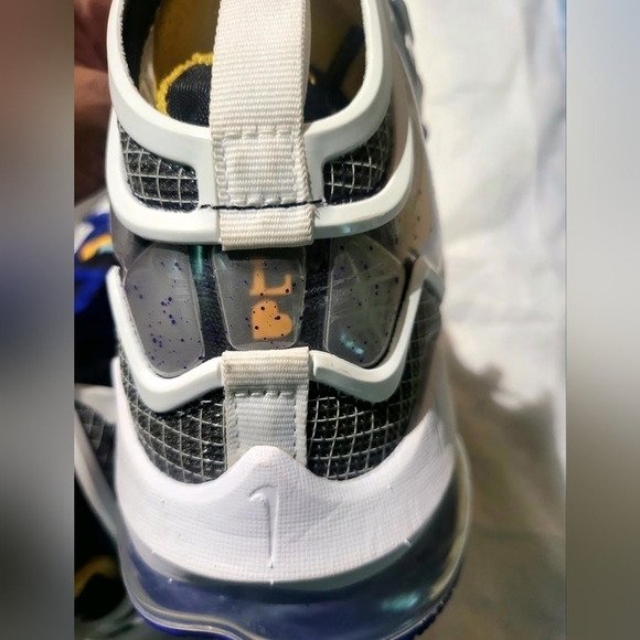 Nike LeBron 19 Hardwood Classic size 9.5 Mens - Picture 14 of 16